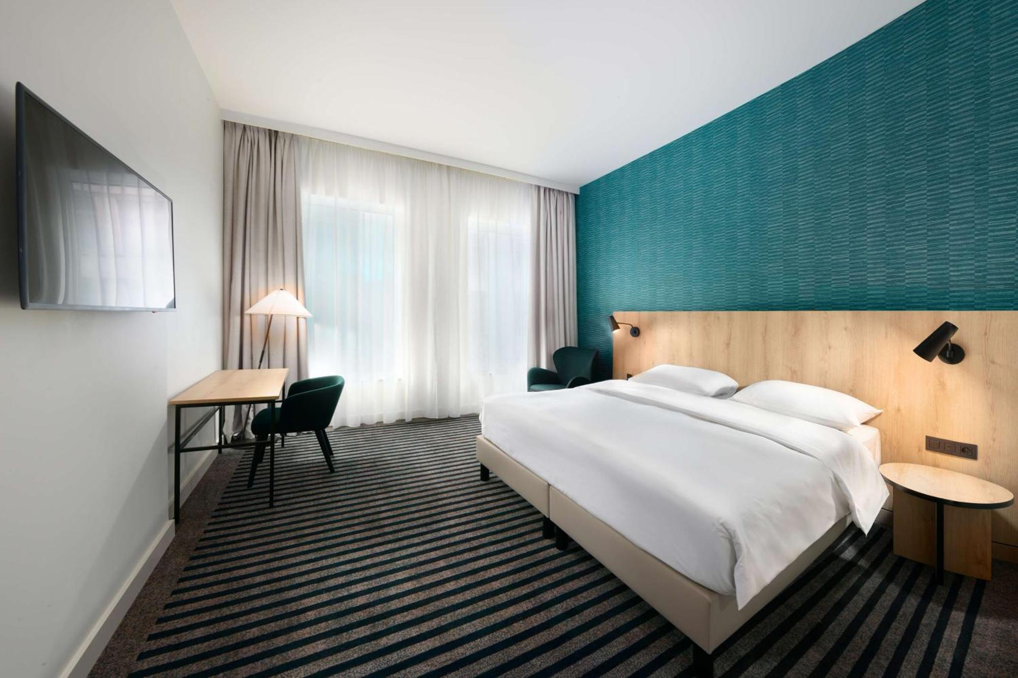 Park By Radisson Brussels Centre Midi 3*